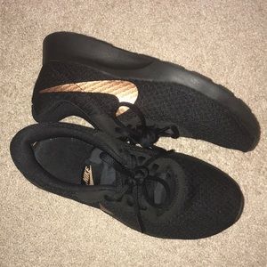 Nike Tanjun Black/Rose Gold